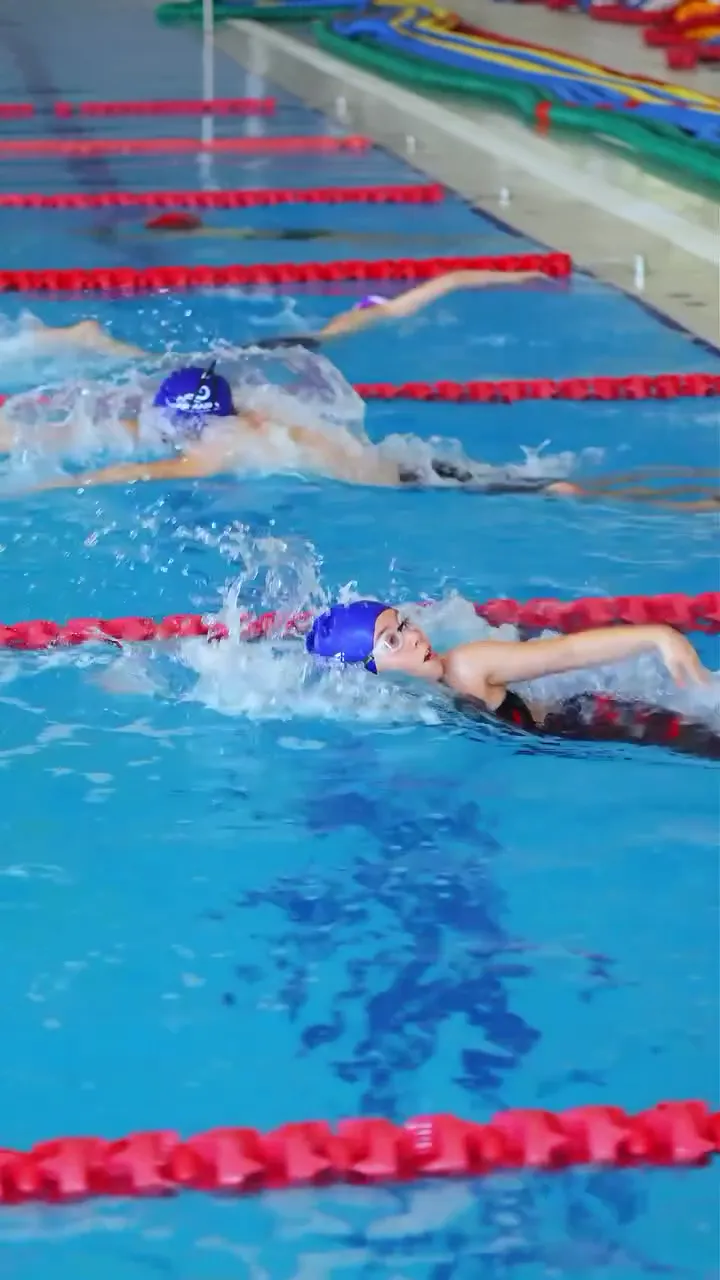 Test yarışında yüzen Marmara sporcuları